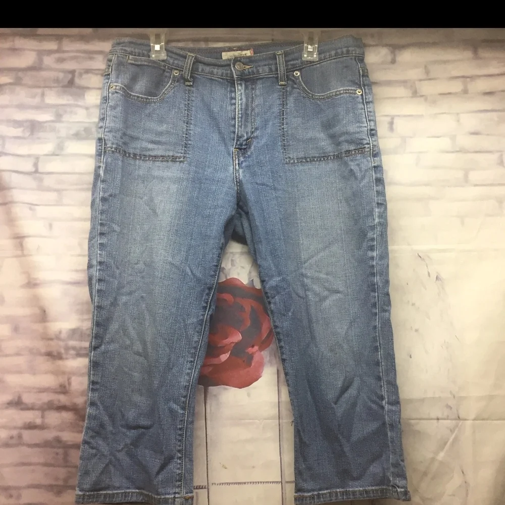 Levi's Classic Blue 515 Capri Jeans - Picture 2 of 5